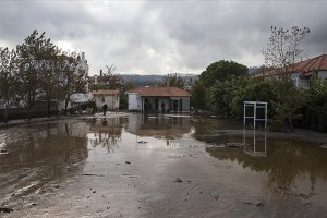 Yunanistan'da su baskınları yaşanıyor