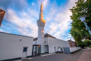 Krefeld'de cami minareleresinden yükselen ilk ezan sesleri